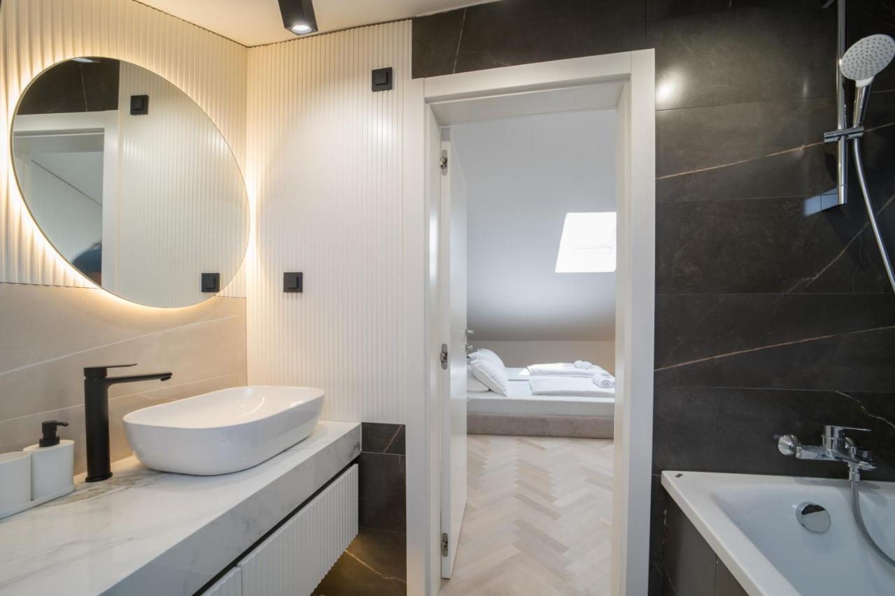 אומאג Luxury Villa Christian מראה חיצוני תמונה